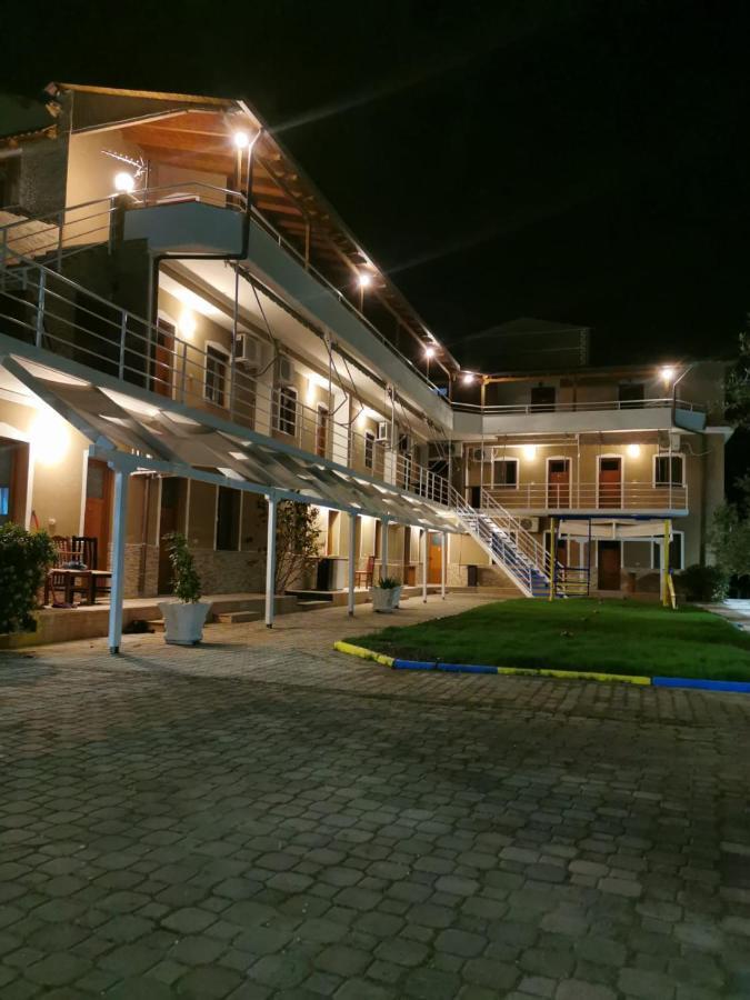 Dolce Italia Hotel Radhimë Extérieur photo