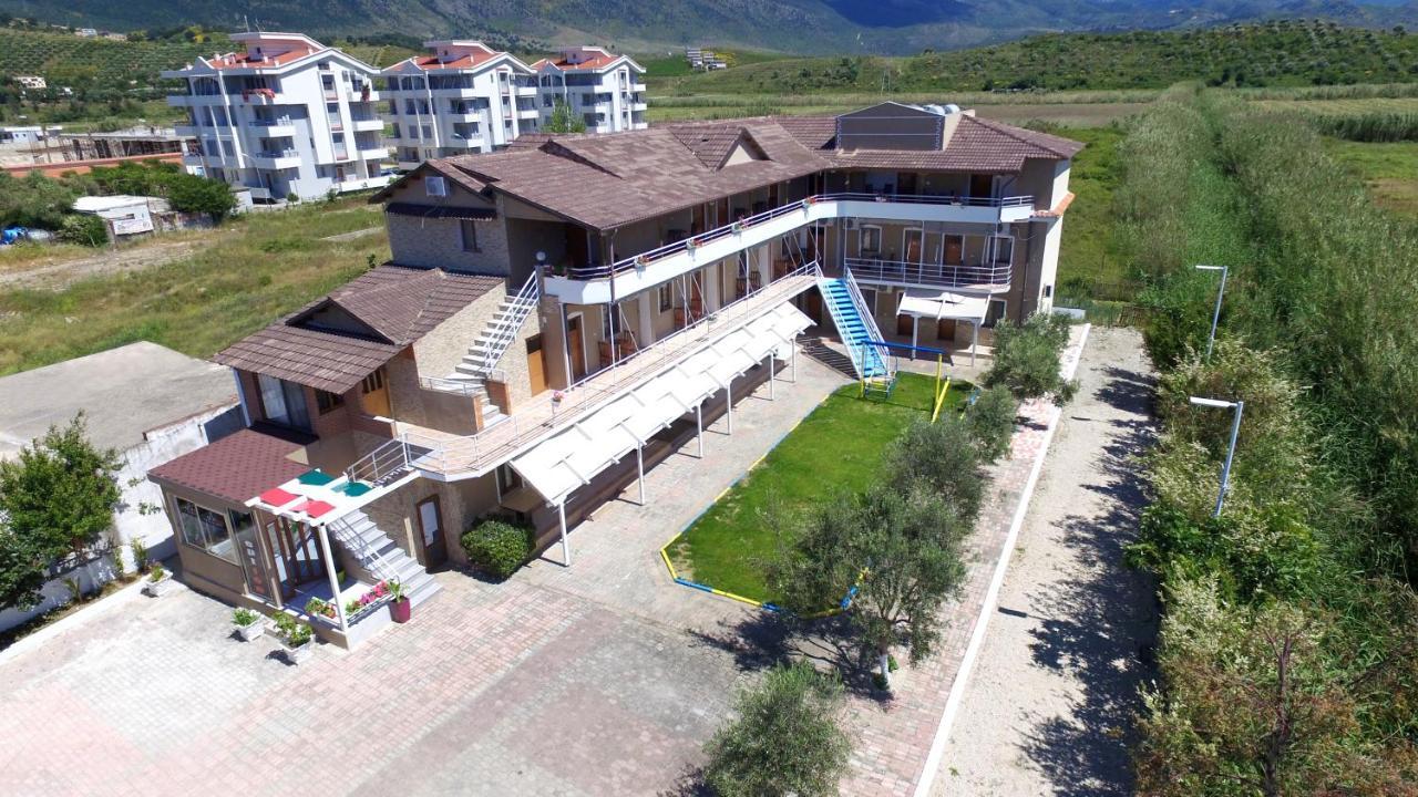 Dolce Italia Hotel Radhimë Extérieur photo