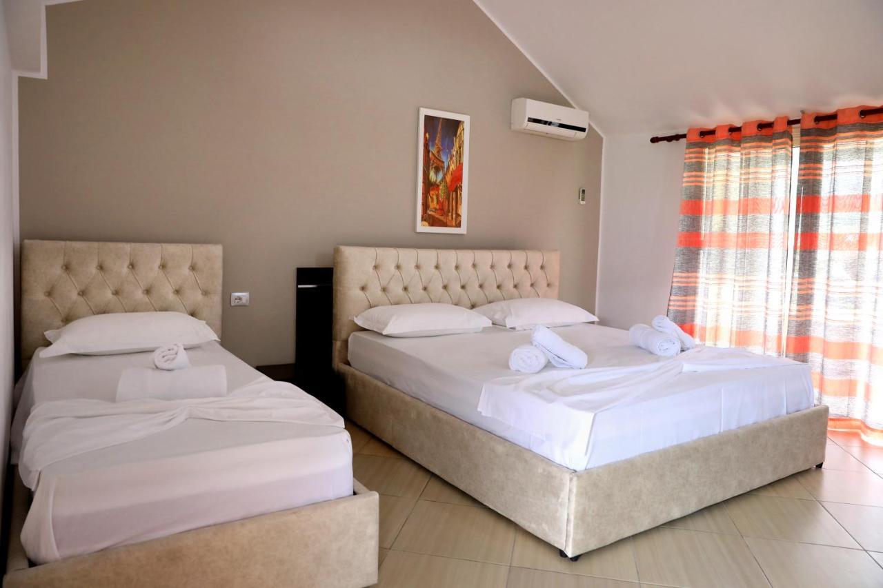 Dolce Italia Hotel Radhimë Extérieur photo