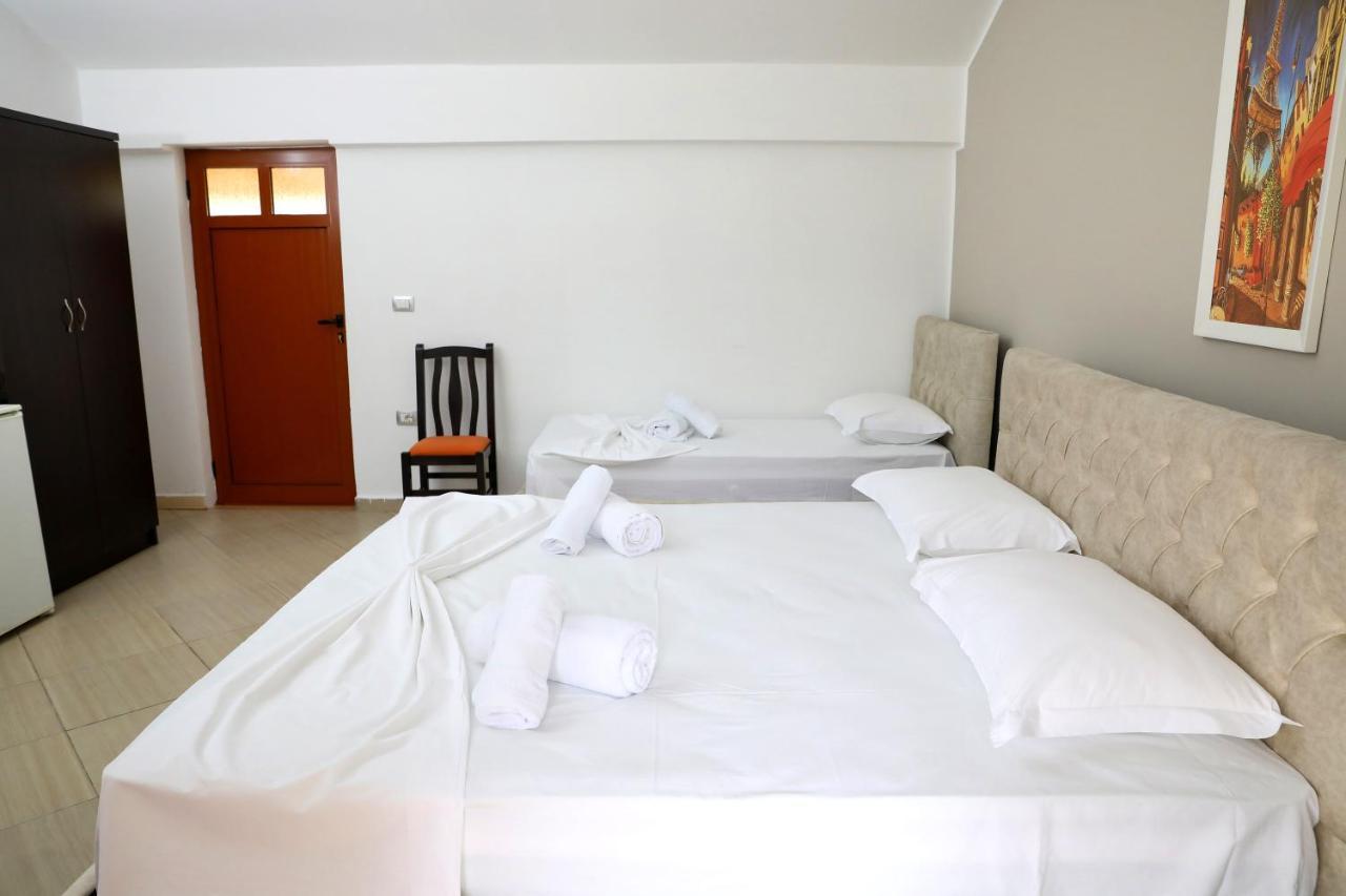 Dolce Italia Hotel Radhimë Extérieur photo